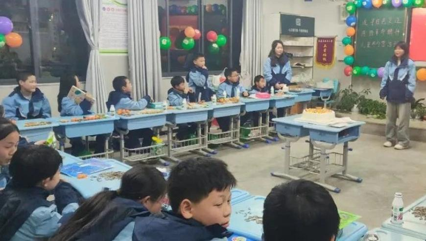 管家婆白小姐免费公开资料,现在谁还敢说女生学不好数学,最新答案解释落实_专家版V11.93